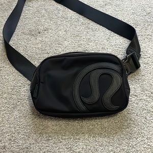 Women’s black new style Lululemon Crossbody bag lightly used